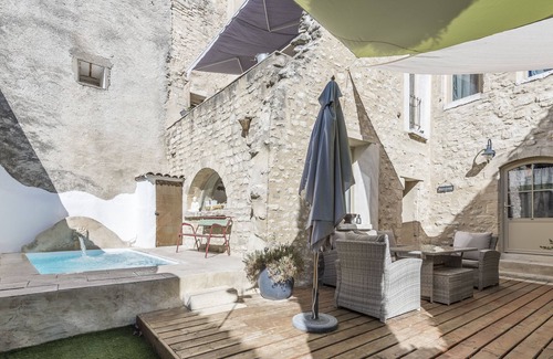 Saint-Michel-l'Observatoire House | Atypical village house with swimming pool
