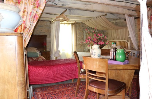 Vailhourles House | Atypical room in Moulin à Huile