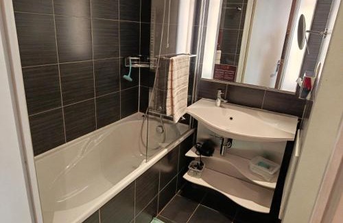Caen City Centre Apartment | Au bord de l'orne