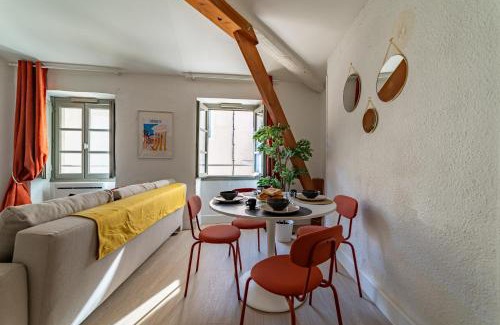 Nimes City Centre Apartment | Au cœur de l'Effervescence Terracotta - Une Nuit à Nîmes