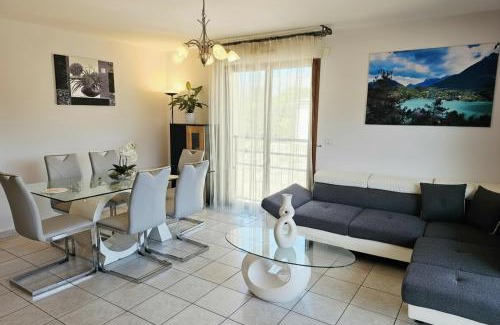 Saint-Jorioz Apartment | Au cœur de St Jorioz, spacieux appartement avec terrasse et vue montagne.