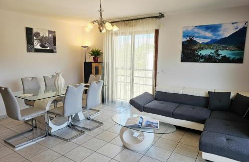 Saint-Jorioz Apartment | Au cœur de St Jorioz, spacieux appartement avec terrasse et vue montagne.