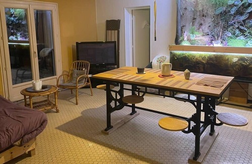 Lindry House | Au calme Absolu chez Nicolas. Chambre au calme