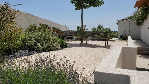 Magalas Apartment | 'Au Coeur des Vignes' - private apartment & garden