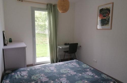 Bassy House | Au fond du village