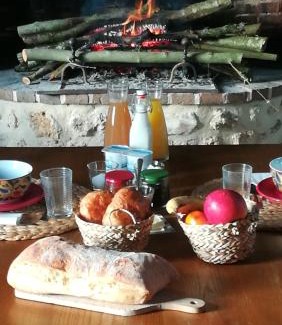 Sainte-Gauburge-Sainte-Colombe Bed & Breakfast | Au bouton dort