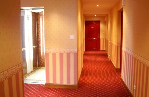 Montreuil-sur-Mer Apartment | Au jardin d'à côté