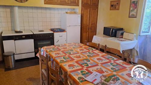 Saint-Pierre-de-Trivisy House | Au pre vert