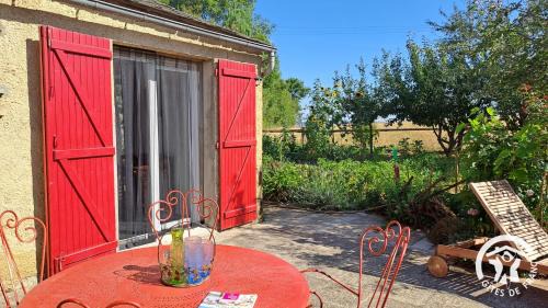 Saint-Pierre-de-Trivisy House | Au pre vert