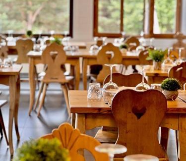 Greolieres les Neiges Hotel | Auberge Alpina
