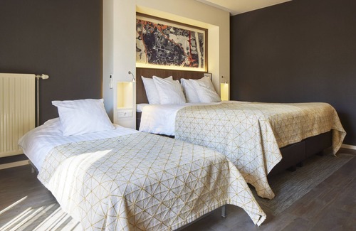Municipality of Tilburg Hotel | Auberge du Bonheur