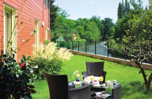 Lapalisse Hotel | Auberge Du Moulin Marin