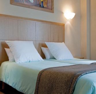 Lapalisse Hotel | Auberge Du Moulin Marin