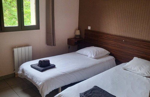 Les Vanels Hotel | AUBERGE DU TARNON in the heart of the Cevennes mountains with your feet in the water animals welcome