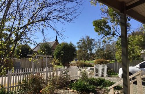 Upper Wakefield Bed & Breakfast | Auburn Hideaway