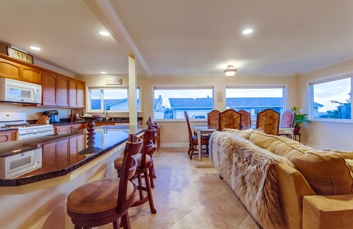 Morro Bay House | AUG 4 - 14 NOW OPEN! Gorgeous Home, Walk to Beach, Backyard Sanctuary, Dogs ok,