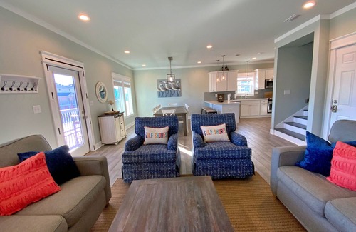 Morgantown House | Aug & Sept Discounted! Upscale Home - Pools & Tennis