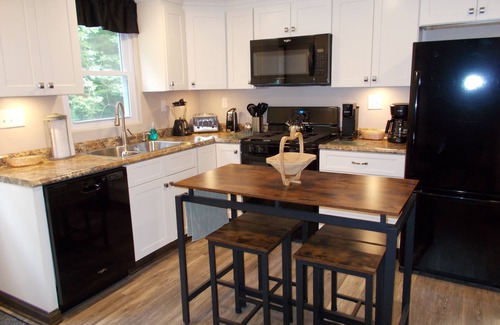 Jones Mills House | Aug. & Sept. price reduction! Near Parks,Events,Attractions! Hot tub & Firepit!