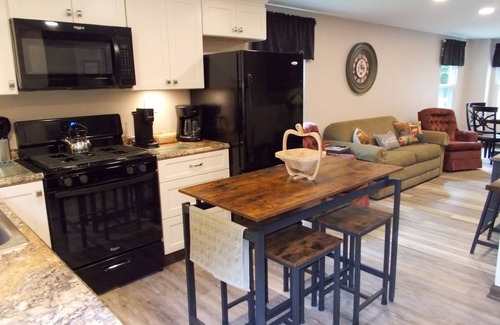 Jones Mills House | Aug. & Sept. price reduction! Near Parks,Events,Attractions! Hot tub & Firepit!