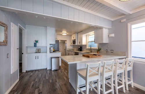 Sunset Beach House | August 10% Off - Beachfront House - New Remodel - Views, Spa + Deck