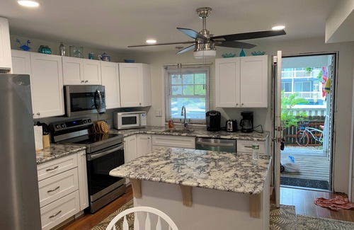 Surf City House | AUGUST 23 WEEK REDUCED 2K! BAYFRONT. HOT TUB. Amazing Views, Surf City