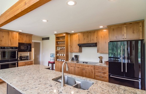 Roseburg House | August discounted rate: 25% off! Perfect for Family Gatherings!