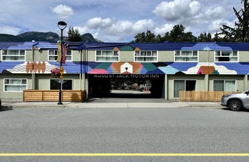 Downtown Squamish Hotel | August Jack Inn