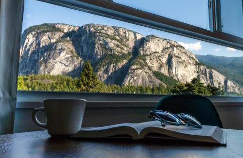Downtown Squamish Hotel | August Jack Inn