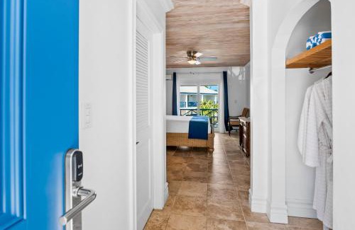 George Town Hotel | Augusta Bay