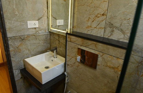 Adyar Hotel | Aurelia Comforts