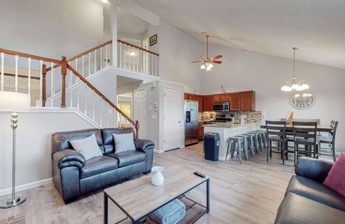 Prides Crossing House | Aurora Family-Friendly Home Near Quincy Reservoir