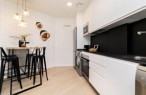 Carabanchel Apartment | Aurora Stays by Charming X, Apartment for 4 with free parking