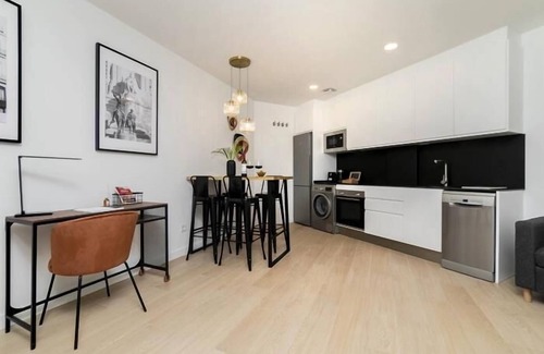 Carabanchel Apartment | Aurora Stays by Charming XIV, Apartment for 4 with free parking