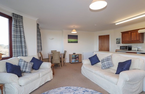 Findhorn Cottage | AURORA VIEW, character holiday cottage, with a garden in Findhorn