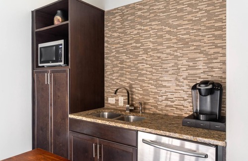 Waller Creek District Apartment | Austin | Beautiful Studio Apartment
