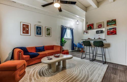North University Apartment | Austin Central Modern Comfort Pet-Friendly