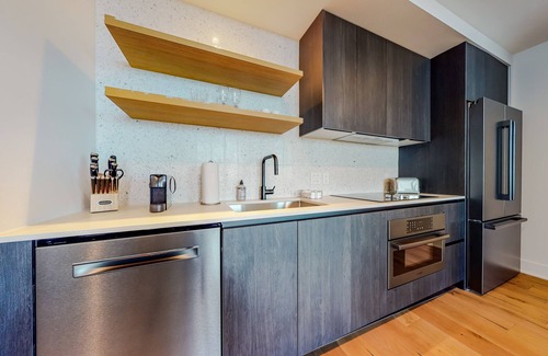 Rainey Street Historic District Condo | Austin city escape with rooftop pool, free WiFi, full kitchen, & lovely views