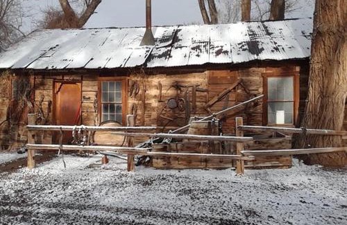 Torrey Hotel | Austin's Chuckwagon Motel