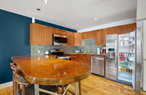 Clarksville Condo | Austin Vibes - A Hip Downtown Condo