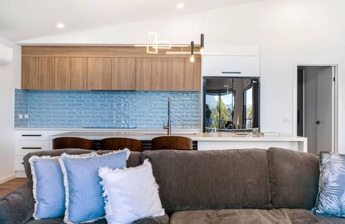 Austins Ferry Apartment | Austins Ferry Haven Modern Waterfront Retreat