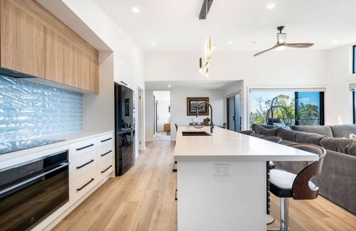 Austins Ferry Apartment | Austins Ferry Haven Modern Waterfront Retreat