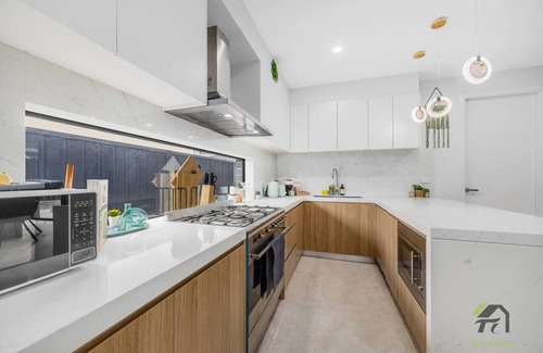 Austral House | Austral Five-bedroom, Two-story Detached House