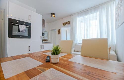Leoben Apartment | AusZeit Steiraland 7 mit überdachten Balkon und Parkplatz