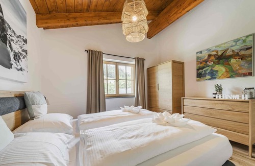 Russbach am Pass Gschuett Apartment | Authentic vacation home in the Salzkammergut with breathtaking mountain panorama.