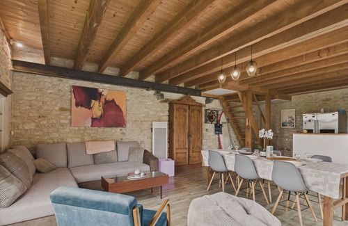 Saint-Vincent-sur-Jard Ski Chalet | Authentic stone house for 7 with garden