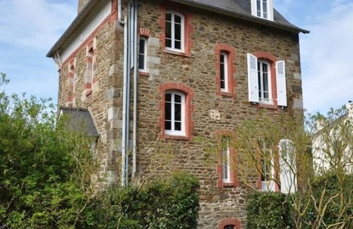 Saint-Briac-sur-Mer House | Authentic Captain's house in the long courtyard of the late 19th century