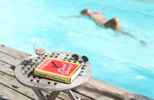 Le Gue-d'Allere House | Authentic caravan, swimming pool and garden, between La Rochelle and the Marais Poitevin