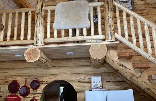 Marion Cabin | Authentic Montana wilderness log cabin (pet friendly)