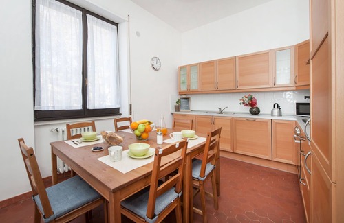 Trastevere Apartment | Authentic roman Trastevere apartment perfect for families sleeps 6 2 bathrooms