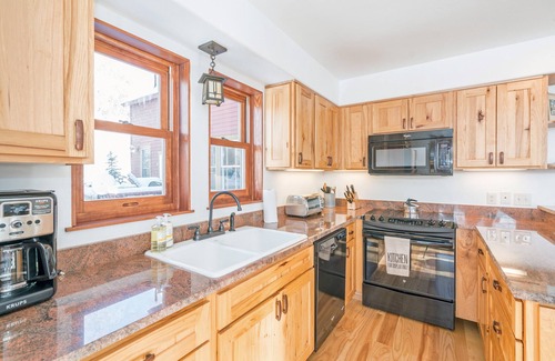 Telluride Condo | AUTUMN COLORS IN TELLURIDE! CHIC & CONVENIENT 2BR/2.5Bth condo-Creekside